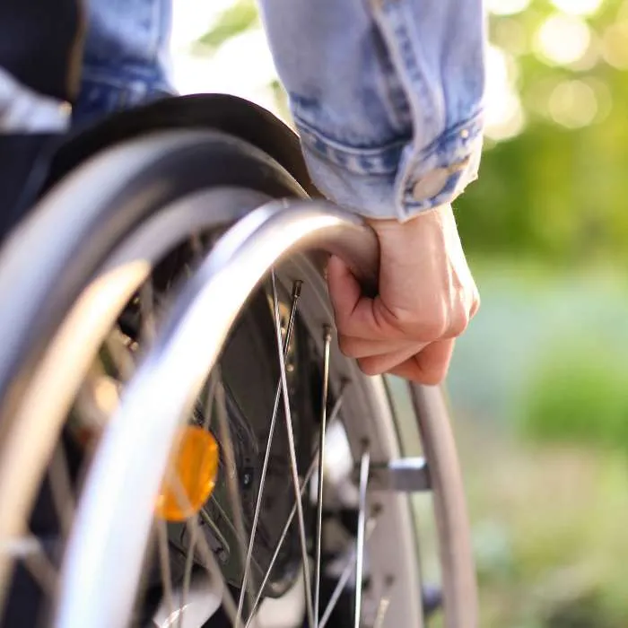 Handicapé en fauteuil roulant
