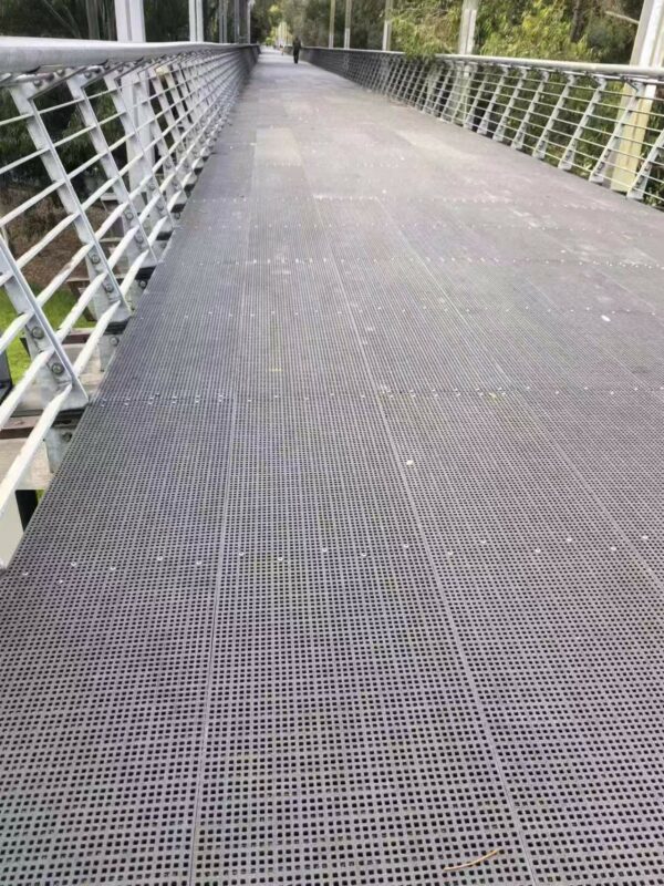 20250901213123